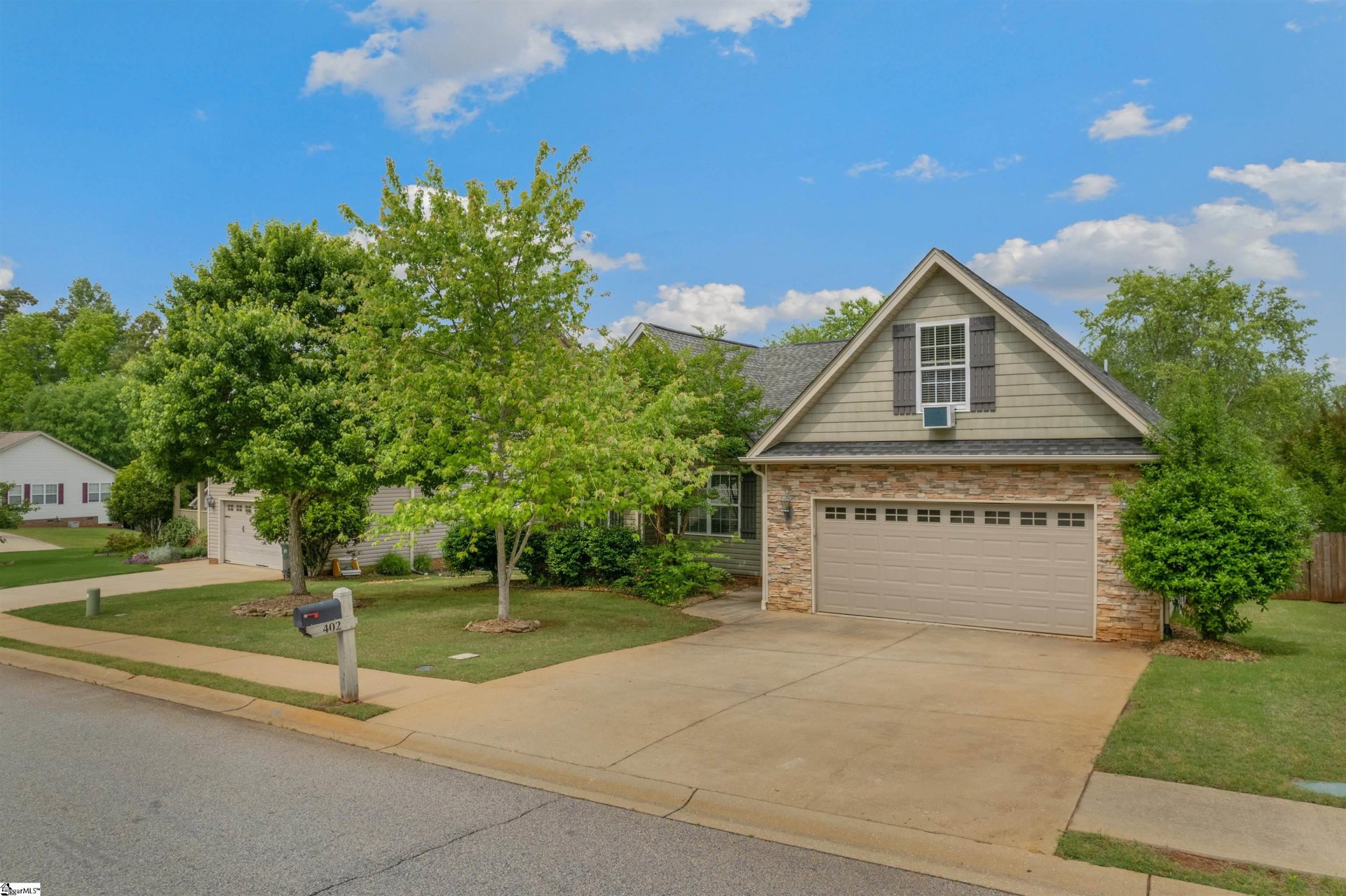 Property image 1 at 402 Summitbluff Drive, Greenville, SC 29617