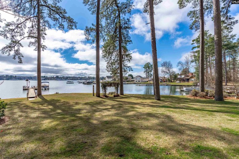 Richard Franklin Estates, Chapin Community