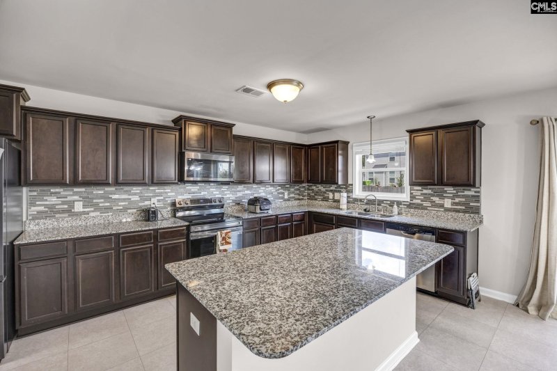 Property image 3 of 1047 Heart Pine Drive in Meadows At Summer Pines, Blythewood, SC 29016-7321