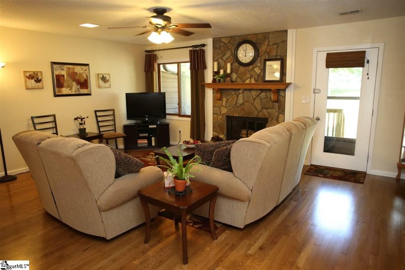 Property image 2 at 100 Stallings Road, Taylors, SC 29687