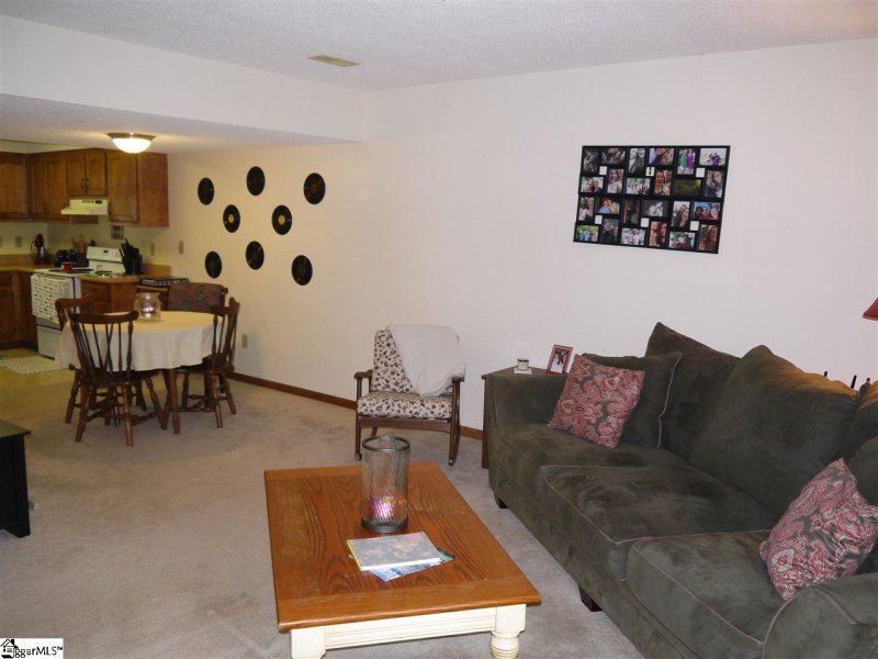 Property image 3 at 100 Stallings H29 Road, Taylors, SC 29687