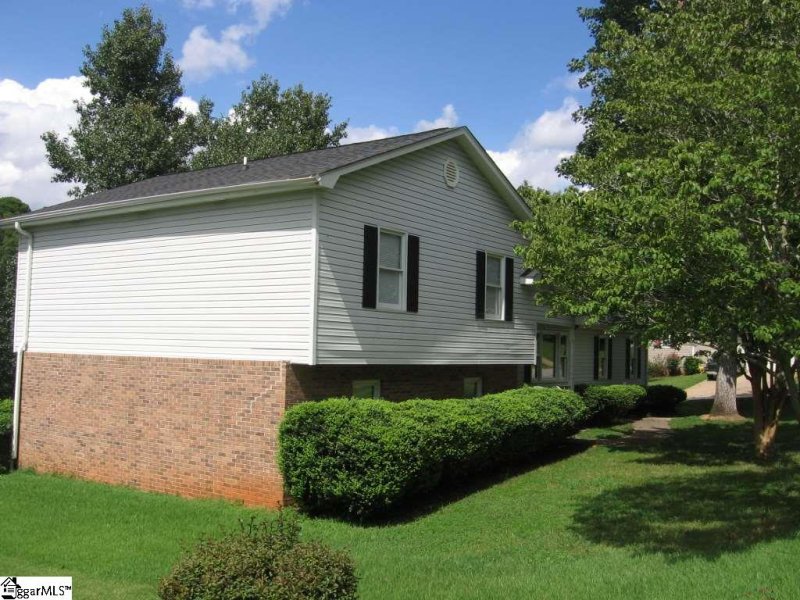 Property image 2 at 302 Waterbury Court, Simpsonville, SC 29680