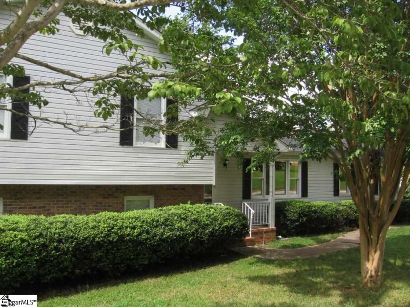 Property image 3 at 302 Waterbury Court, Simpsonville, SC 29680