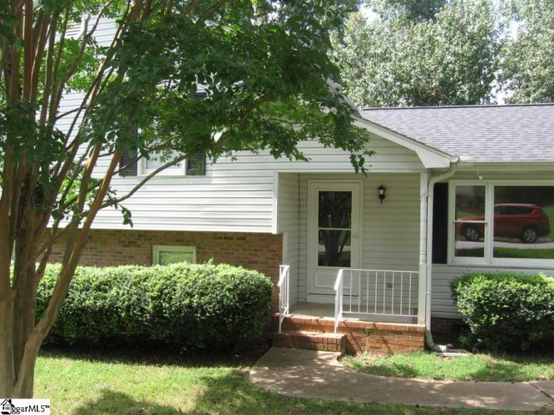 Property image 4 at 302 Waterbury Court, Simpsonville, SC 29680