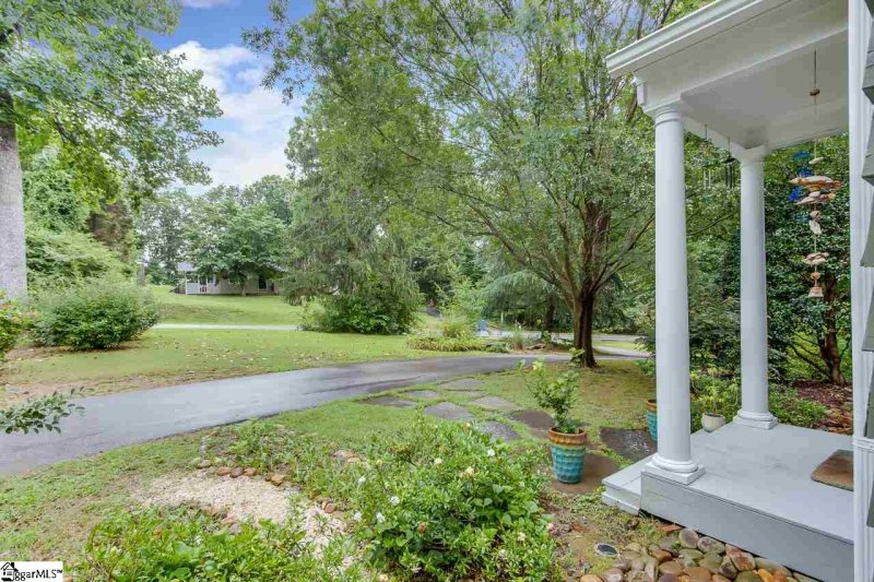 Property image 3 of 215 Altamont Road in Paris Mt Area, Greenville, SC 29609