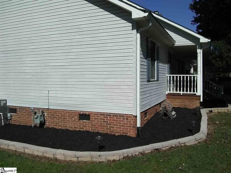 Property image 3 at 8 Hatteras Lane, Simpsonville, SC 29680