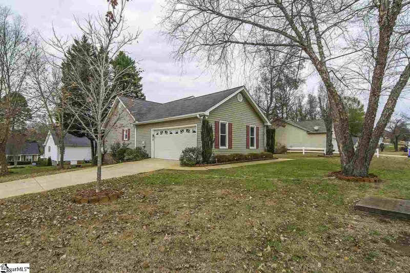 Property image 3 at 242 Waterbury Court, Simpsonville, SC 29680