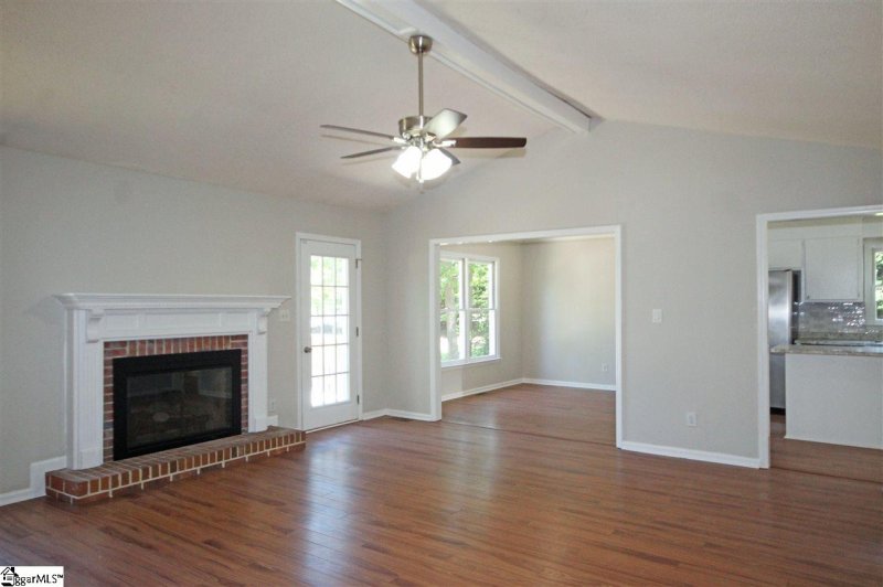 Property image 5 at 102 Waterbury Court, Simpsonville, SC 29680