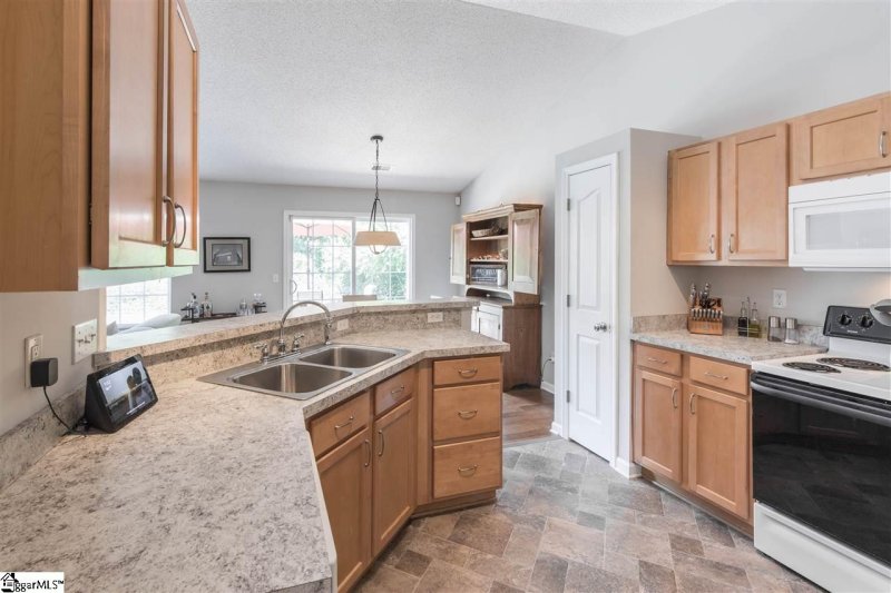 Property image 5 at 520 Laurel Meadows Parkway, Greenville, SC 29607