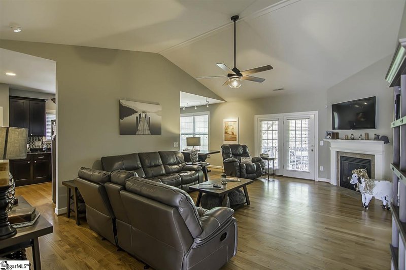 Property image 4 at 9 Ledge Run Court, Greenville, SC 29617