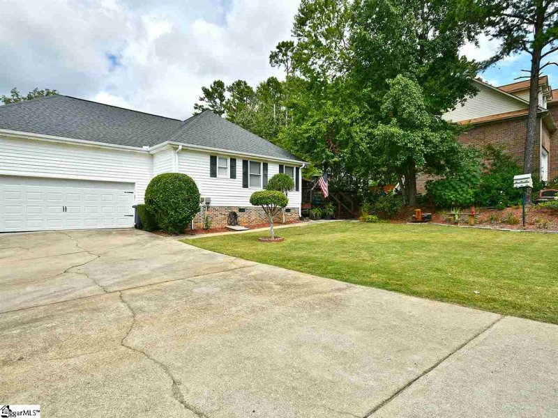Property image 2 at 2 Norvin Court, Simpsonville, SC 29680