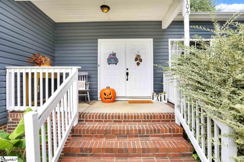 Property image 2 at 104 Graclan Court, Simpsonville, SC 29680