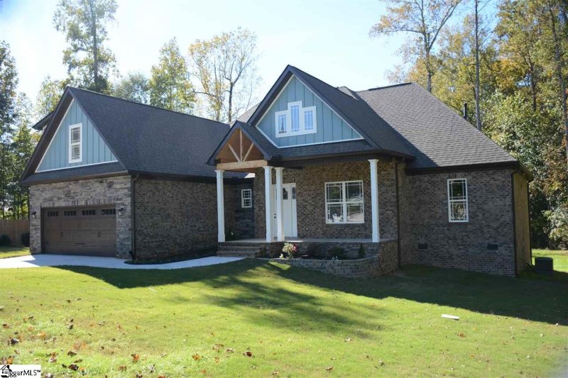 Property image 2 at 105 Graclan Court, Simpsonville, SC 29680