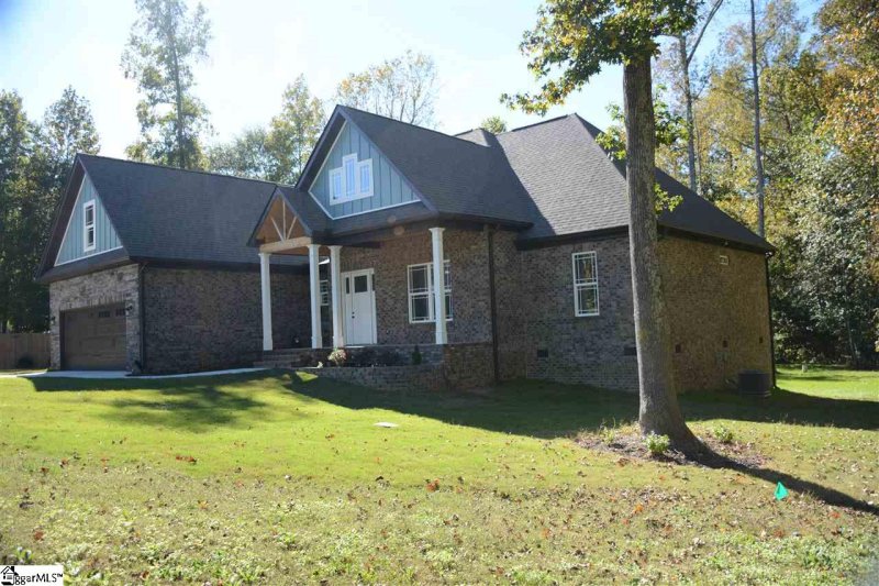 Property image 3 at 105 Graclan Court, Simpsonville, SC 29680