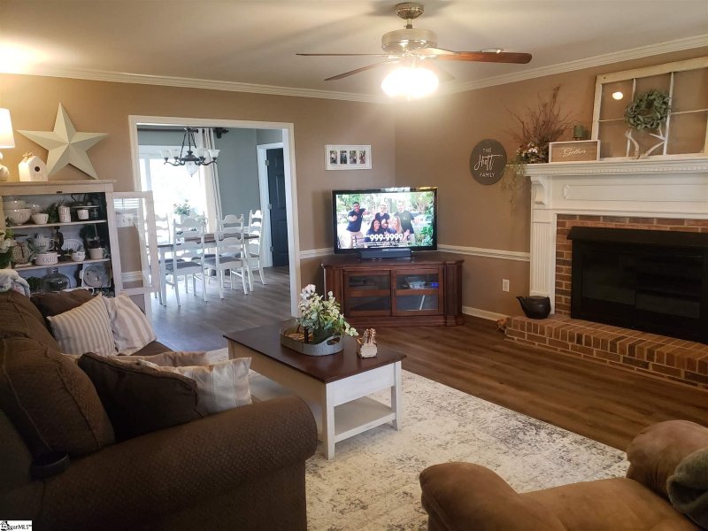 Property image 2 at 1 Chetfield Court, Simpsonville, SC 29680