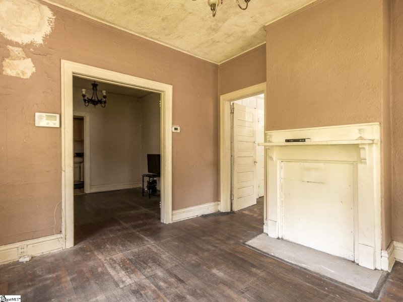 Property image 3 of 617 S Irwin Avenue in Hampton Heights, Spartanburg, SC 29306-3336