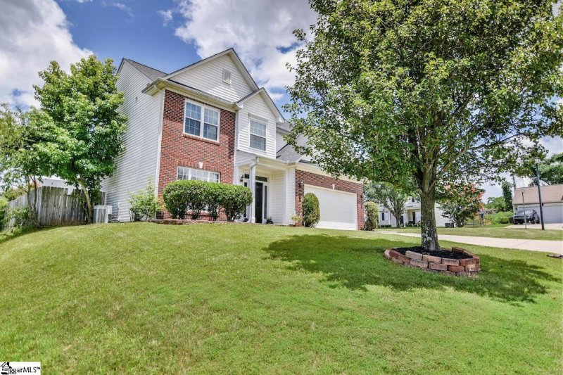 Property image 2 at 2 Crestbrook Drive, Greenville, SC 29607