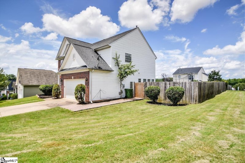 Property image 3 at 2 Crestbrook Drive, Greenville, SC 29607
