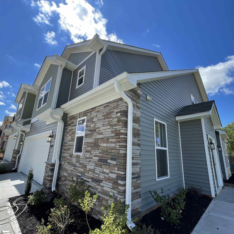 Property image 2 at 407 Albermarle Lane, Greer, SC 29650