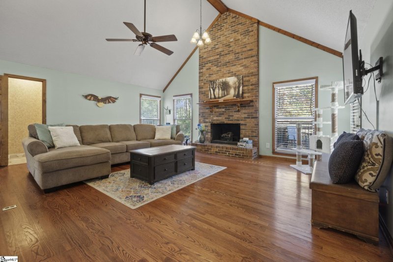 Property image 2 at 2 Norvin Court, Simpsonville, SC 29680