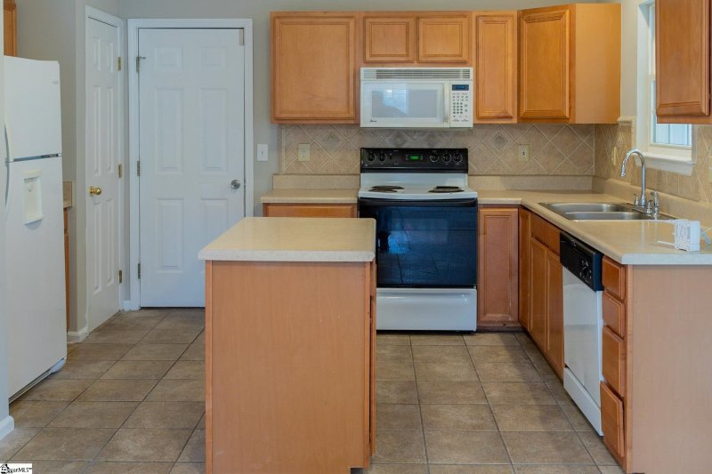 Property image 4 at 4 Laurelberry Lane, Greenville, SC 29607