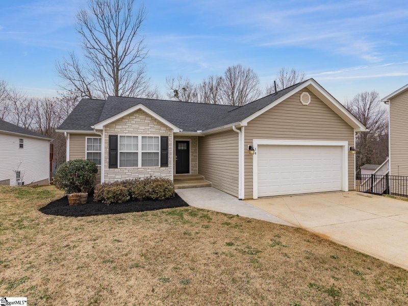 14 Falcon Ridge Way