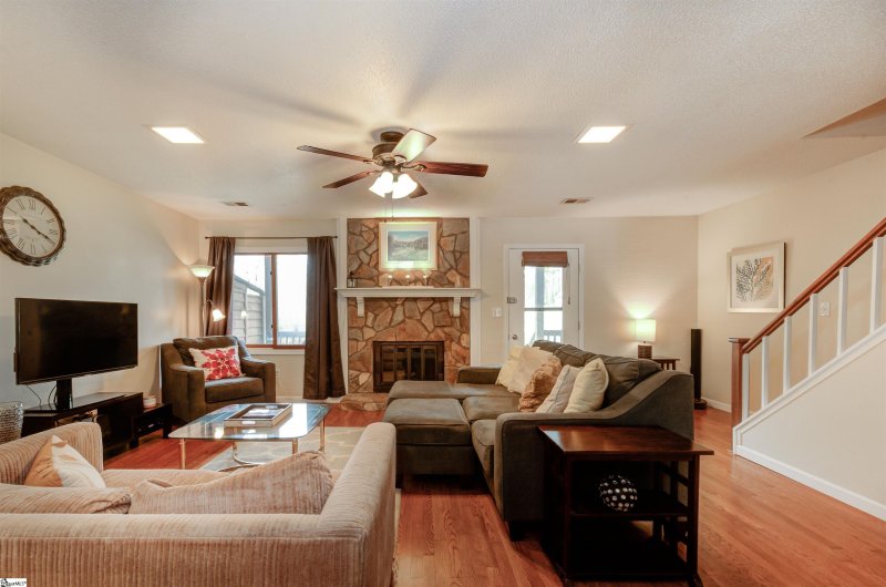 Property image 4 at 100 Stallings Road, Taylors, SC 29687