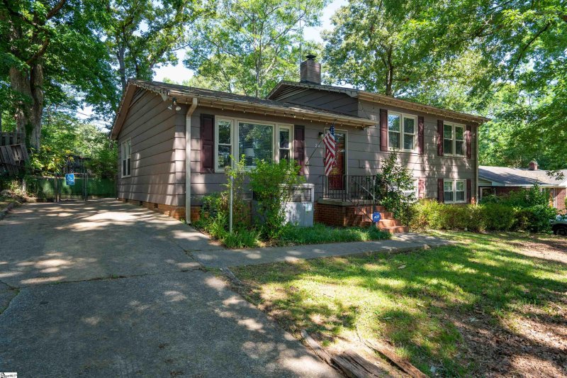 Property image 2 at 24 Kathryan Court, Greenville, SC 29605