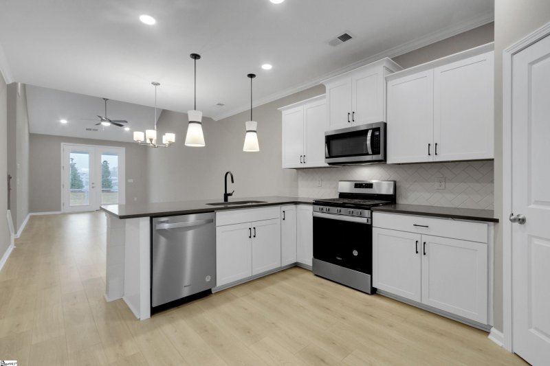 Property image 5 of 303 Stirrup Court in Saddlebrook Farm, Greer, SC 29651