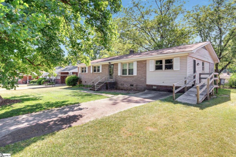 8 Farmington Road