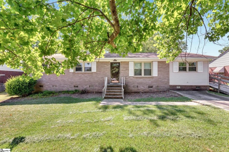 Property image 2 at 8 Farmington Road, Greenville, SC 29605