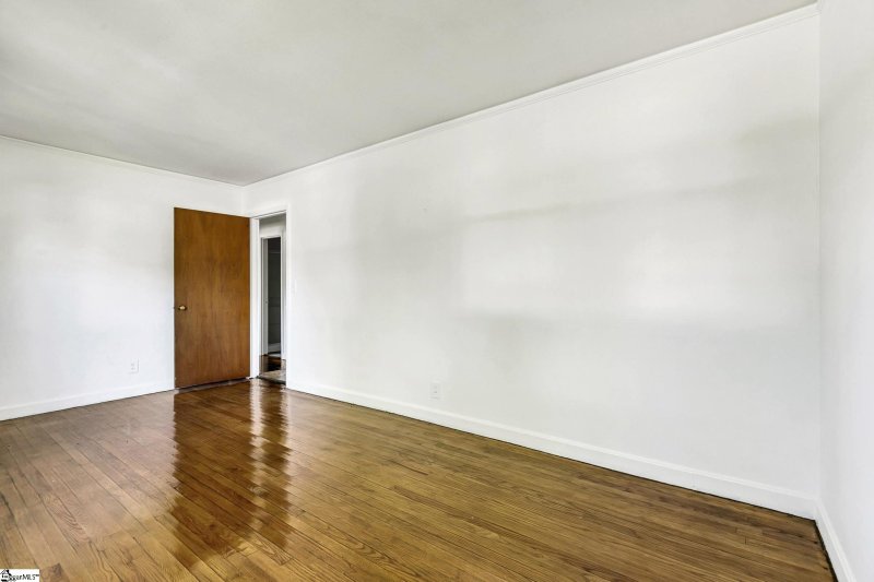 Property image 4 at 8 Farmington Road, Greenville, SC 29605