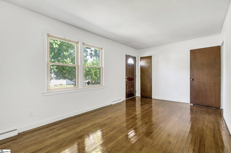 Property image 5 at 8 Farmington Road, Greenville, SC 29605