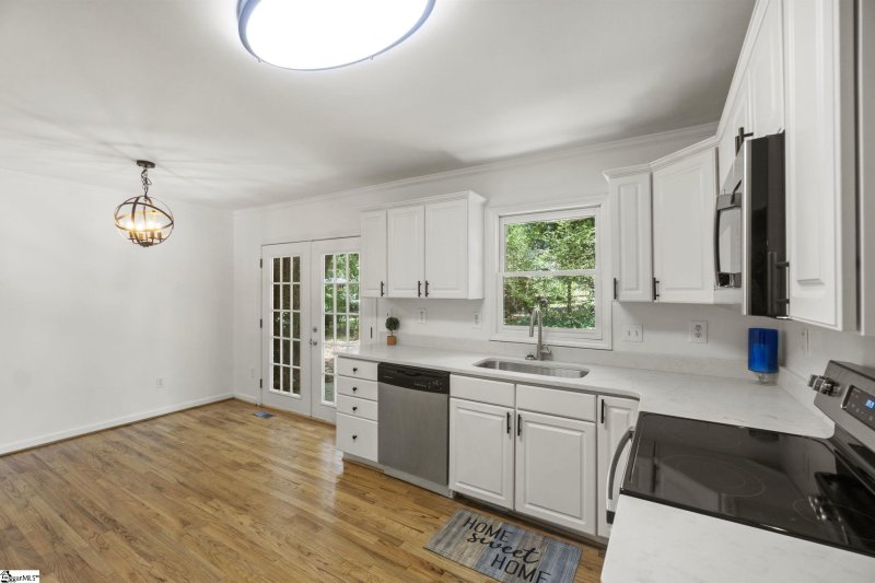 Property image 3 at 18 Kathryan Court, Greenville, SC 29605