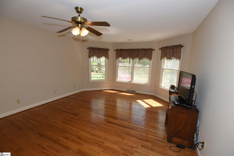 Property image 5 at 904 Willow Branch Drive, Simpsonville, SC 29680