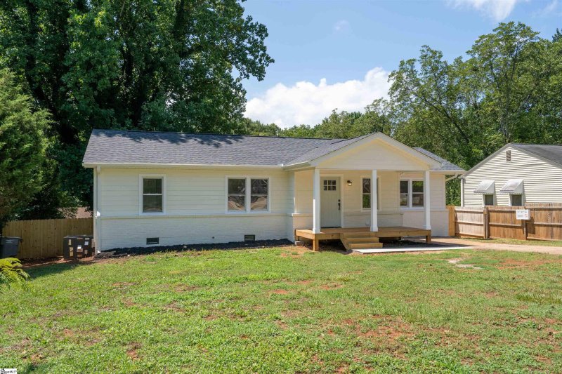 Property image 2 at 20 Sequoia Drive, Greenville, SC 29605-4636
