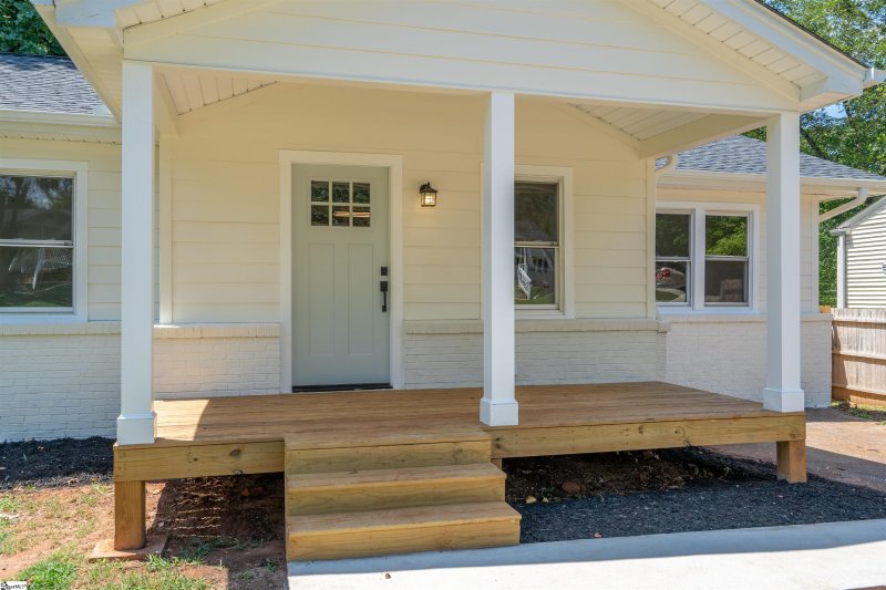 Property image 3 at 20 Sequoia Drive, Greenville, SC 29605-4636