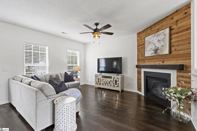 Property image 4 at 8 Crestbrook Drive, Greenville, SC 29607