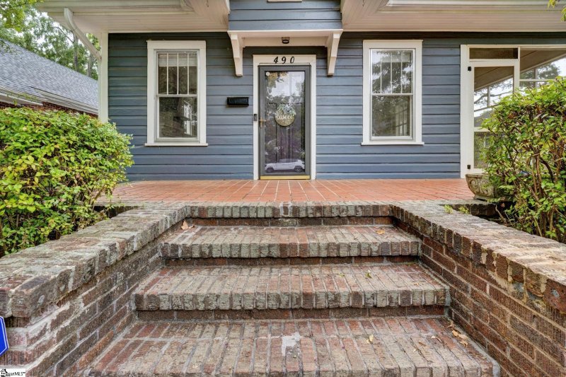 Property image 3 of 490 Pinckney Court in Hampton Heights, Spartanburg, SC 29306