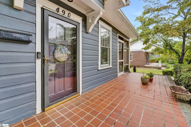 Property image 4 of 490 Pinckney Court in Hampton Heights, Spartanburg, SC 29306