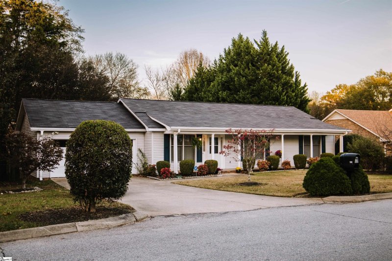 Property image 3 at 108 Hunters Woods Drive, Simpsonville, SC 29680