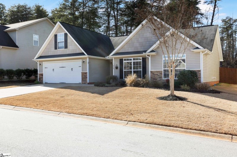 Property image 3 at 513 Summitbluff Drive, Greenville, SC 29617