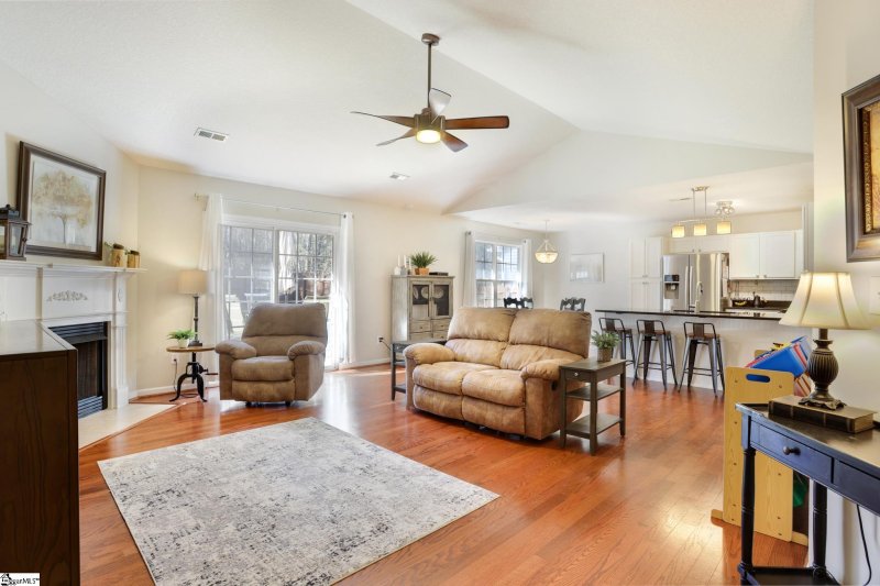 Property image 4 at 513 Summitbluff Drive, Greenville, SC 29617