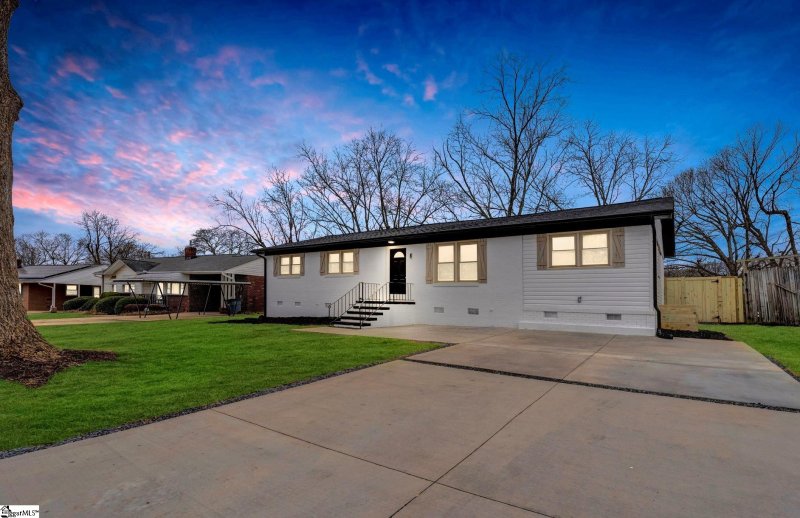 8 Farmington Road