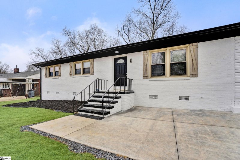 Property image 3 at 8 Farmington Road, Greenville, SC 29605
