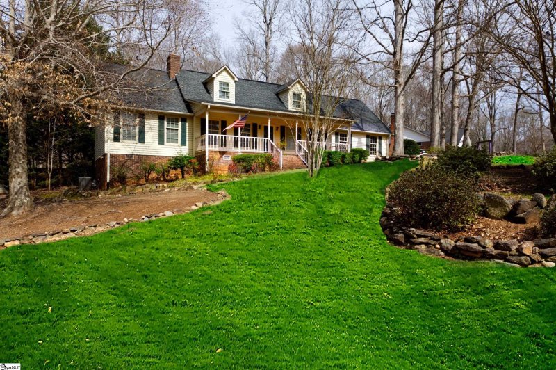 Property image 2 at 228 Hunters Woods Drive, Simpsonville, SC 29680