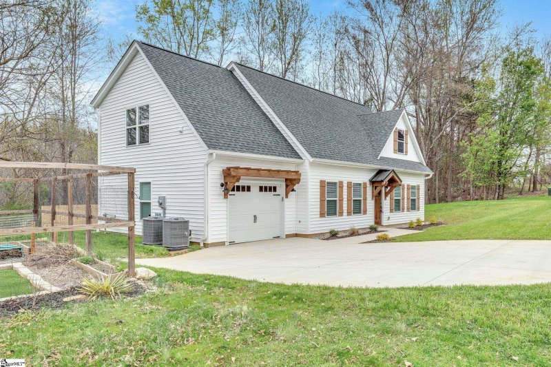 Property image 4 at 122 Hunters Woods Drive, Simpsonville, SC 29680