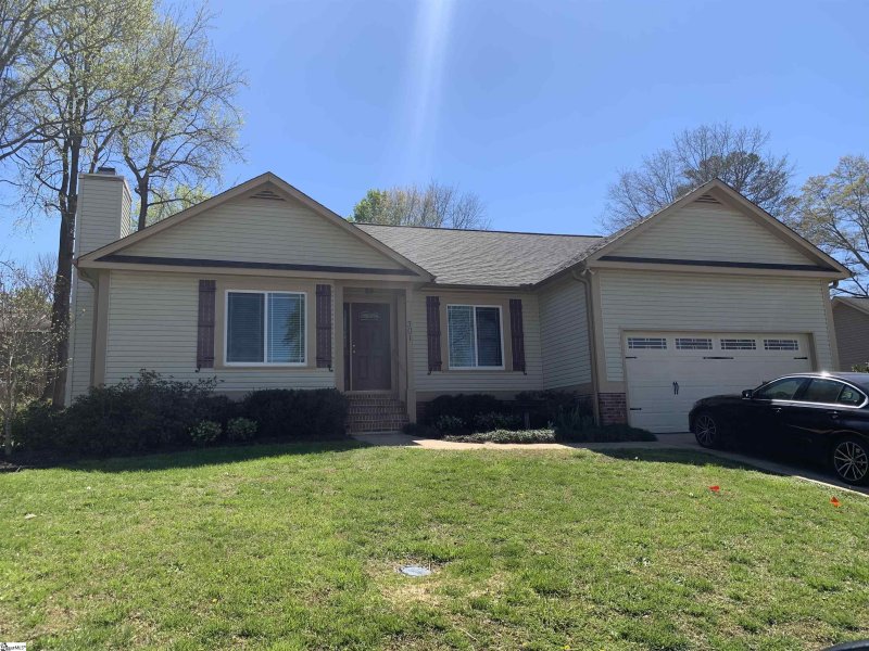Property image 2 at 301 Waterbury Court, Simpsonville, SC 29680
