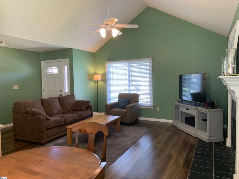 Property image 3 at 301 Waterbury Court, Simpsonville, SC 29680