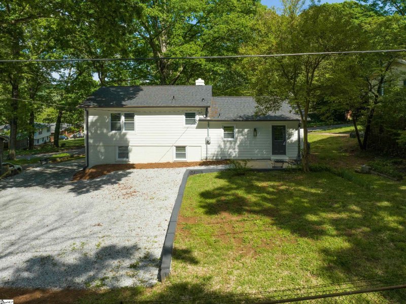 Property image 5 at 100 Kathryan Court, Greenville, SC 29605